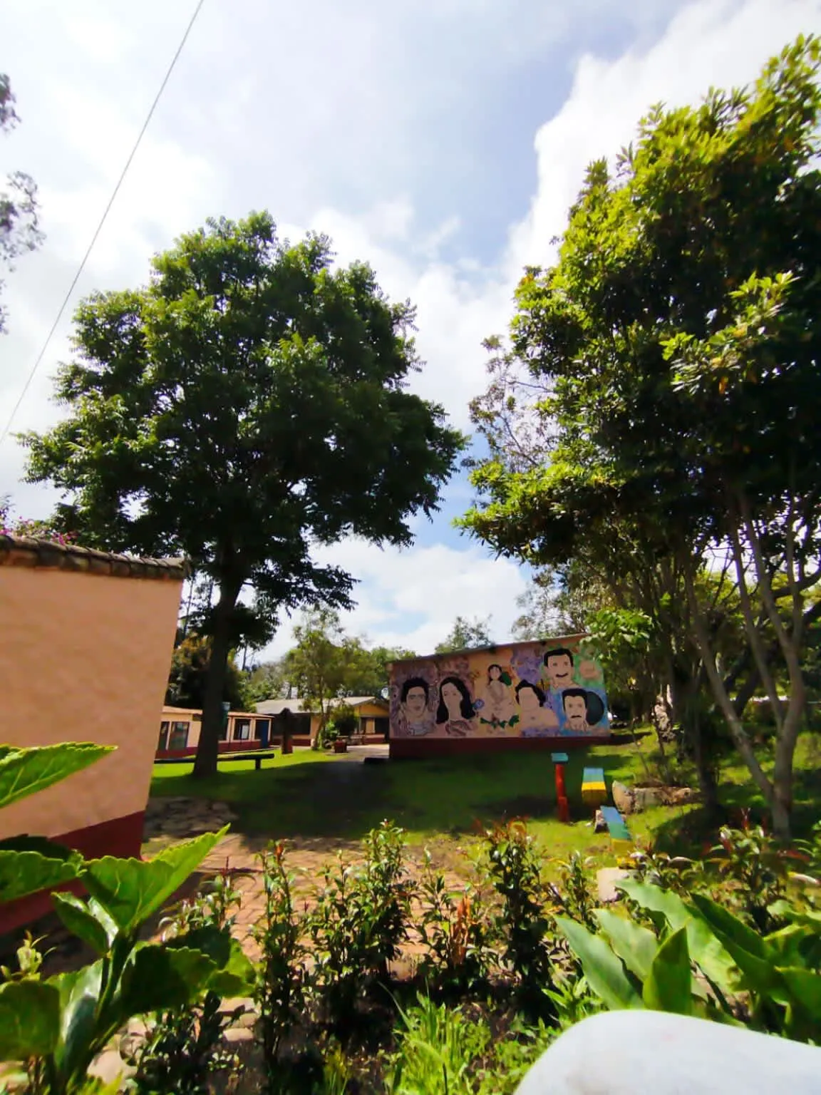 Espacios artísticos en colegio campestre - Murales y arte en contacto con la naturaleza